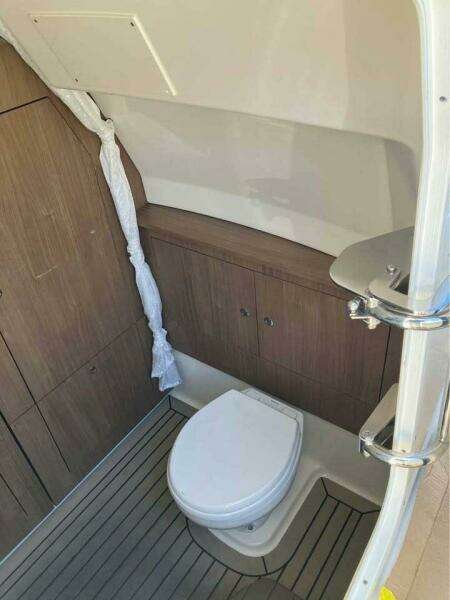 2016 Boston Whaler 350 Outrage