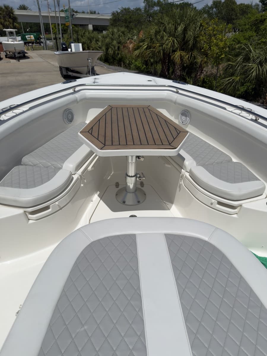 2016 Boston Whaler 350 Outrage