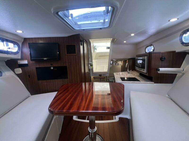 Pursuit 34 AUDACIOUS - Interior