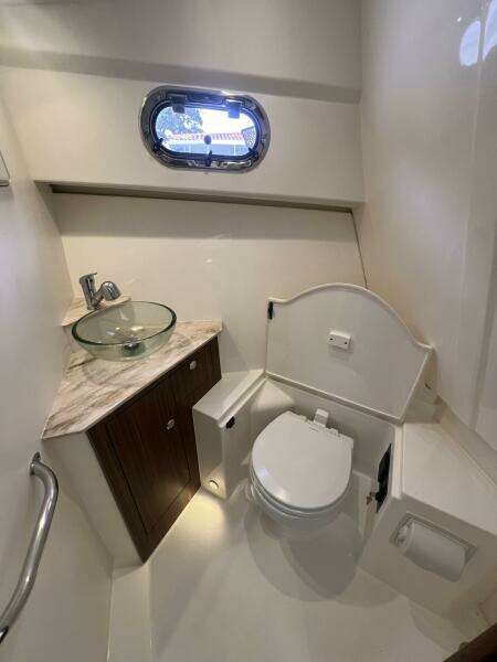 Pursuit 34 AUDACIOUS - Interior