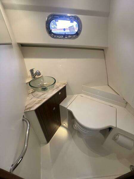 Pursuit 34 AUDACIOUS - Interior