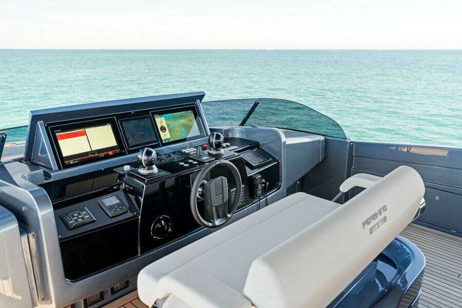 2023 Pershing GTX Motoryacht