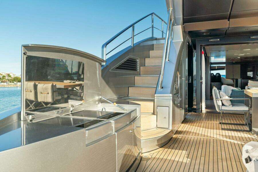 2023 Pershing GTX Motoryacht