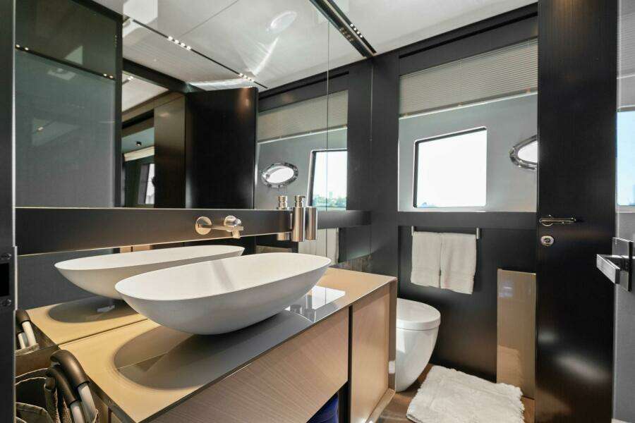 2023 Pershing GTX Motoryacht