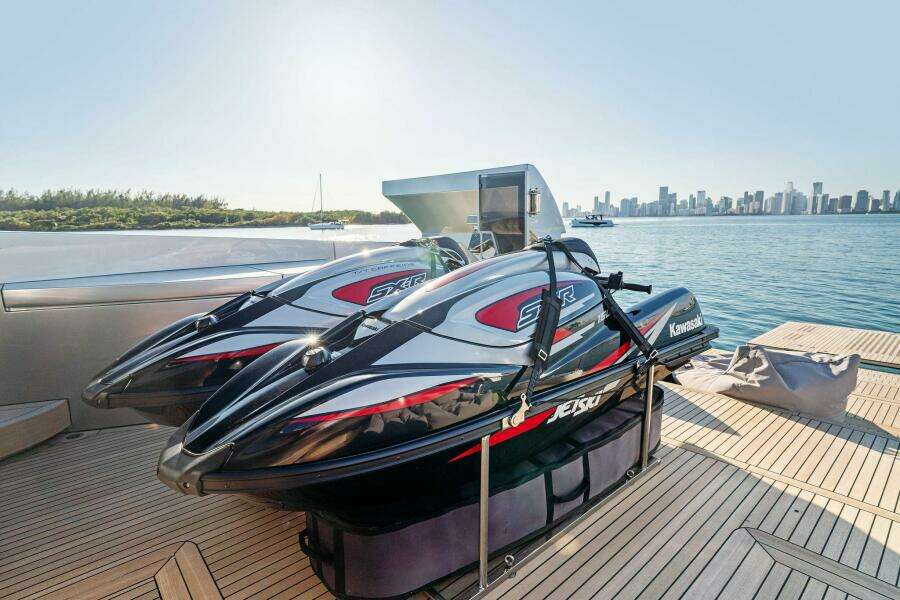 2023 Pershing GTX Motoryacht