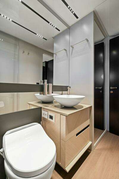 2023 Pershing GTX Motoryacht