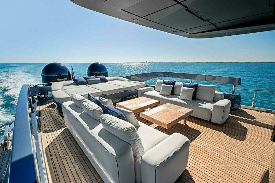 2023 Pershing GTX Motoryacht