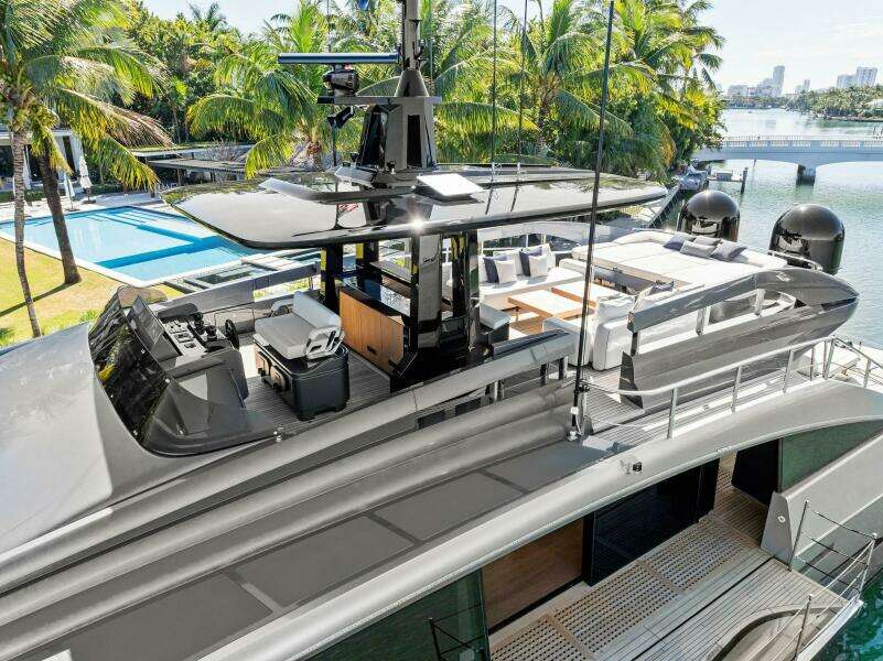 2023 Pershing GTX Motoryacht