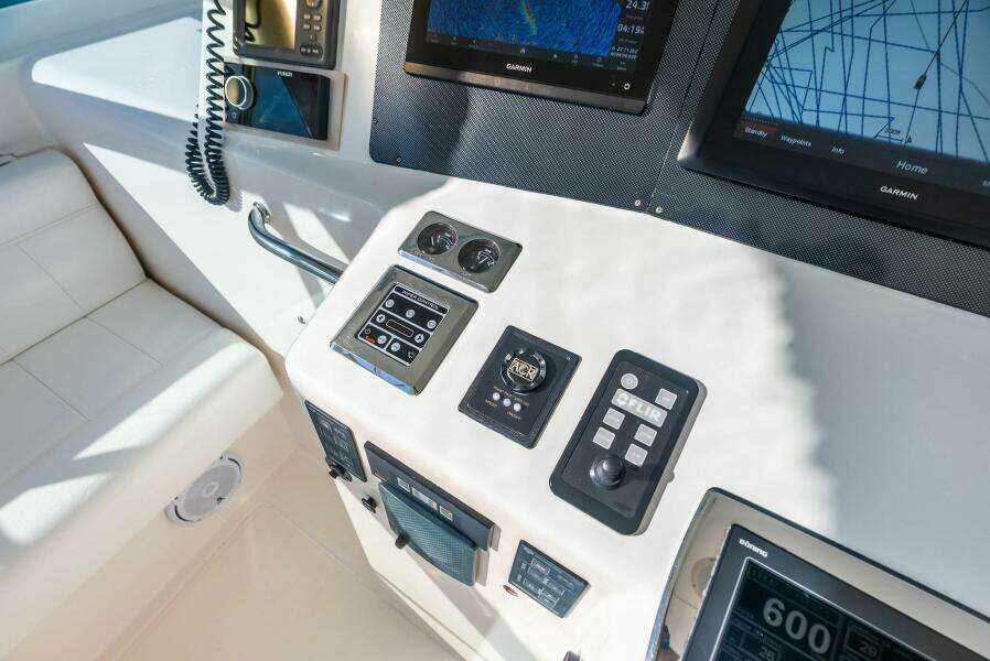 2006 Cabo 45 Express