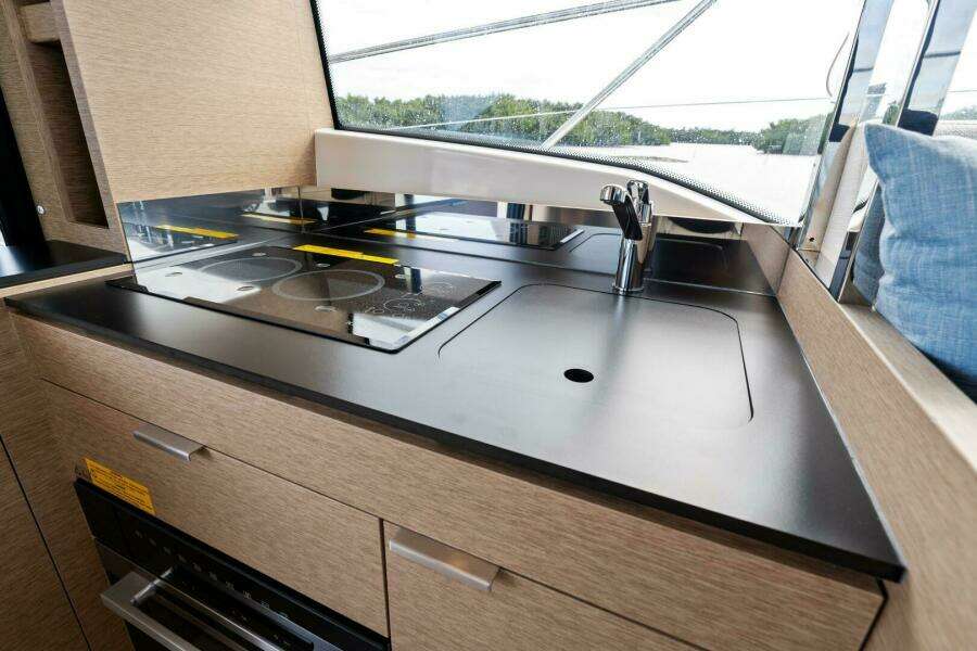 2024 42 Prestige Flybridge - Galley