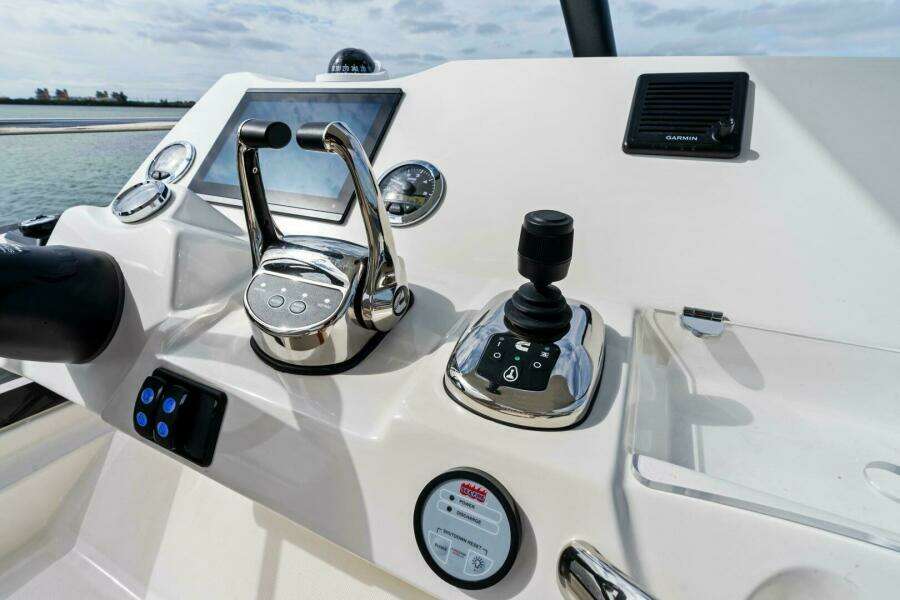2024 42 Prestige Flybridge - Flybridge