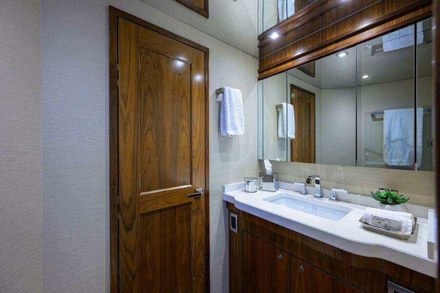 Viking  92 SPECULATOR - VIP Guest Stateroom Ensuite Head