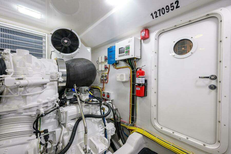 Viking  92 SPECULATOR - Engine Room