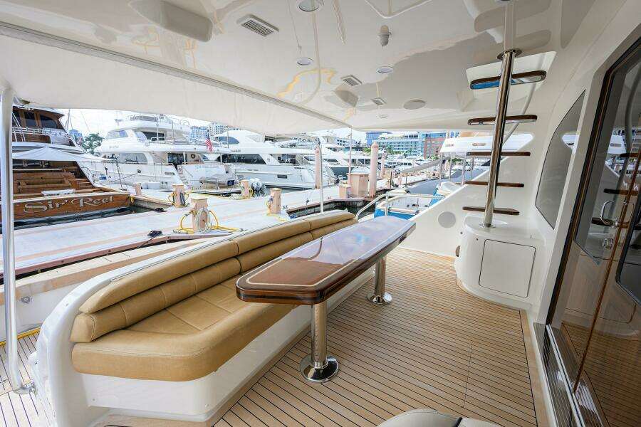 Viking  92 SPECULATOR - Flybridge Aft Deck