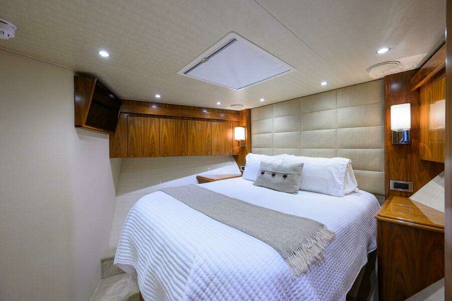 Viking  92 SPECULATOR - VIP Guest Stateroom