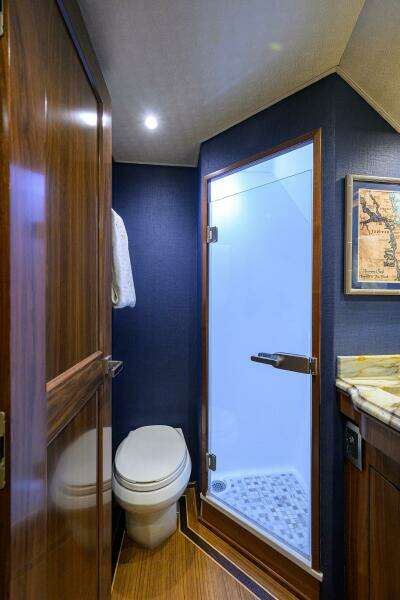 Viking  92 SPECULATOR - Guest Stateroom Midship Port Ensuite Head