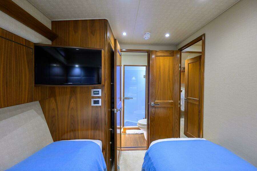 Viking  92 SPECULATOR - Twin Guest Stateroom