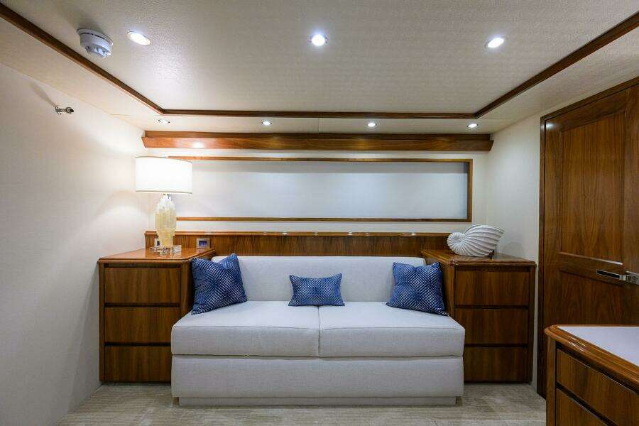 Viking  92 SPECULATOR - Master Stateroom