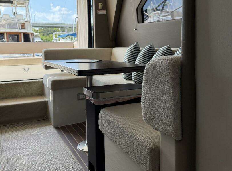 2013 Carver C-34 Command Bridge