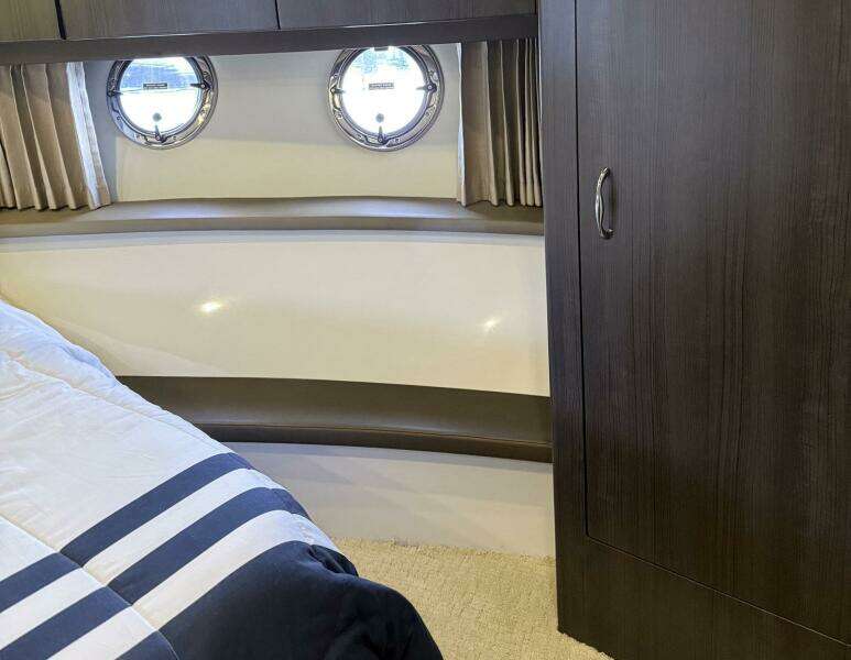 2013 Carver C-34 Command Bridge