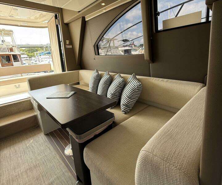 2013 Carver C-34 Command Bridge