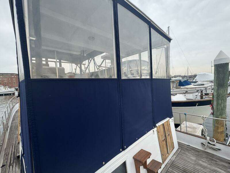 44' Marine Trader Trunk Deck  Isinglass
