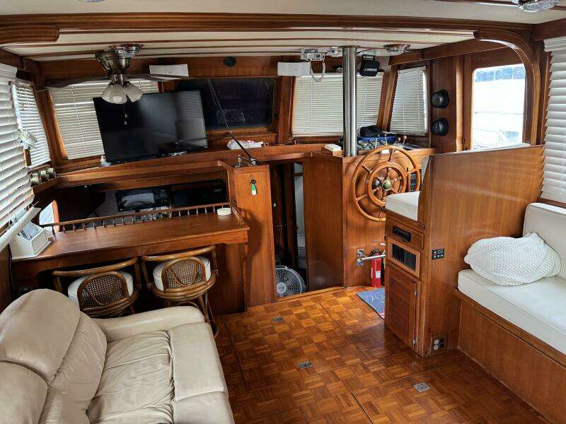 44' Marine Trader Salon