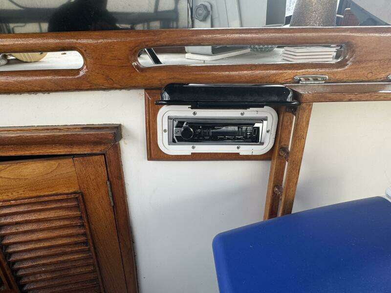 44' Marine Trader Flybridge Entertainment Radio