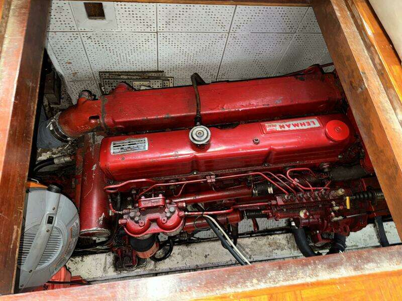  44' Marine Trader Port Engine