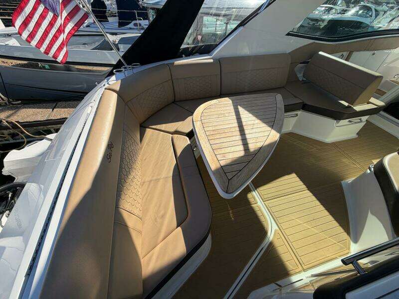 2023 Sea Ray 320 Outboard
