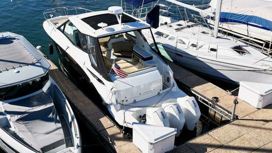 2023 Sea Ray 320 Outboard