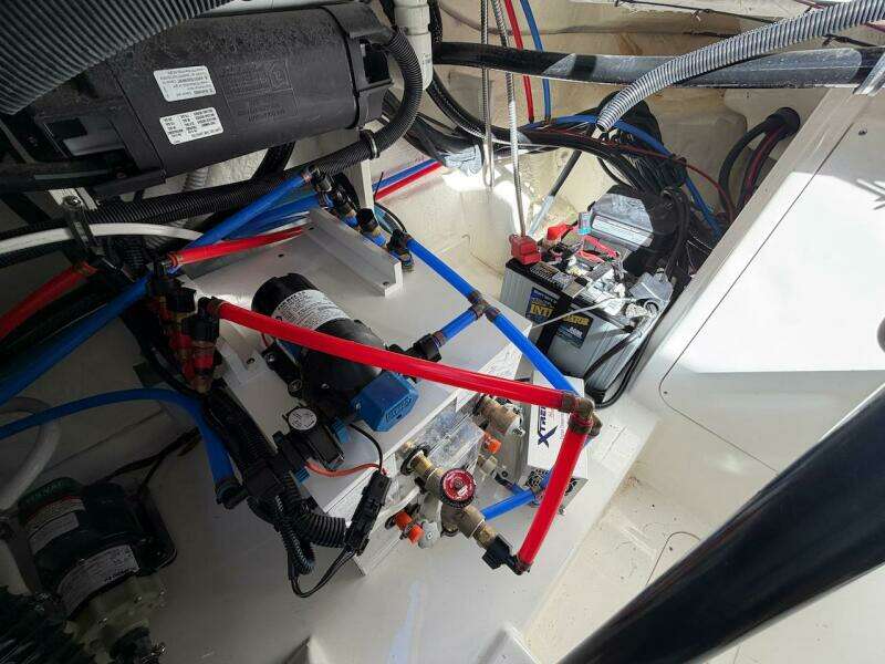 2023 Sea Ray 320 Outboard