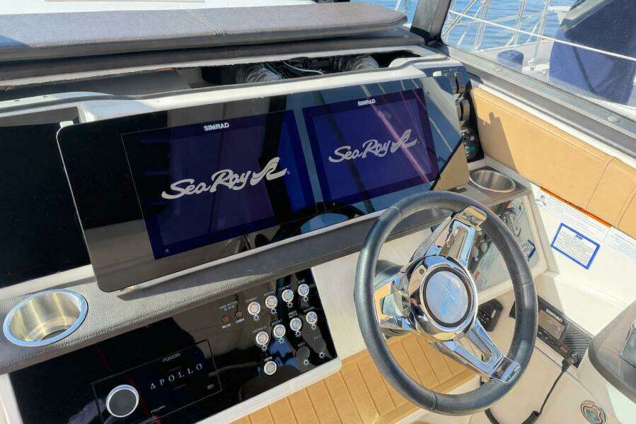 2023 Sea Ray 320 Outboard