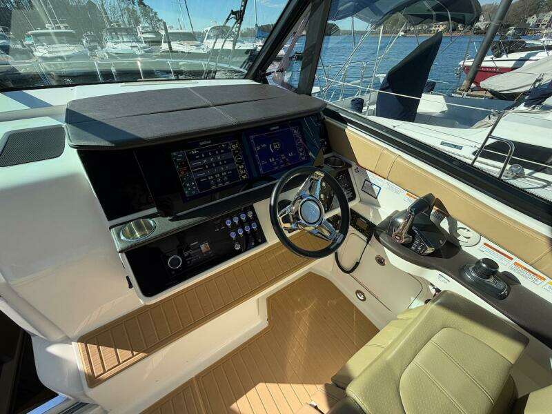 2023 Sea Ray 320 Outboard