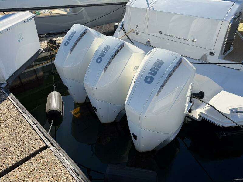 2023 Sea Ray 320 Outboard