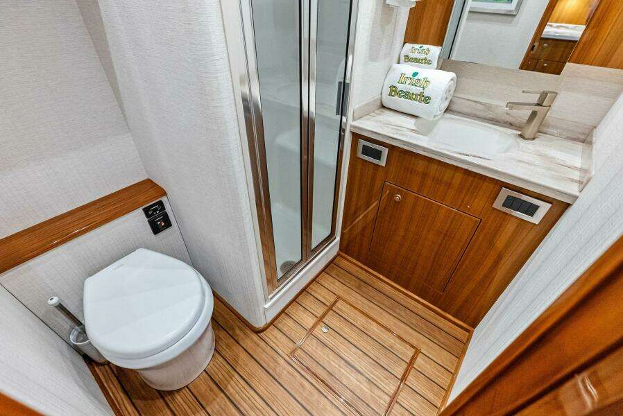 2022 Viking 46 Billfish IRISH BEAUTE Head