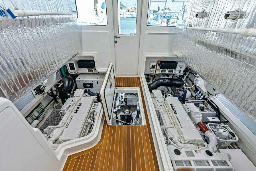2022 Viking 46 Billfish IRISH BEAUTE Engine room
