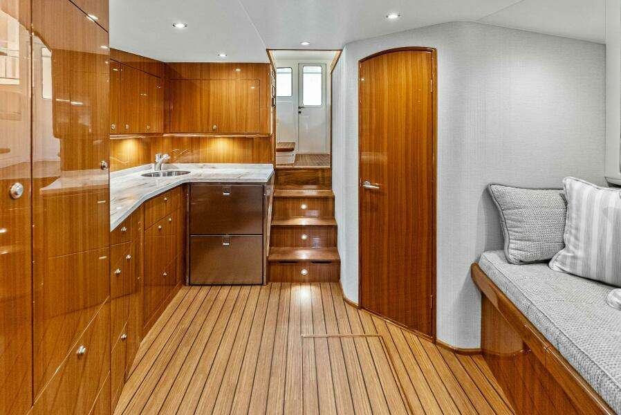2022 Viking 46 Billfish IRISH BEAUTE Galley