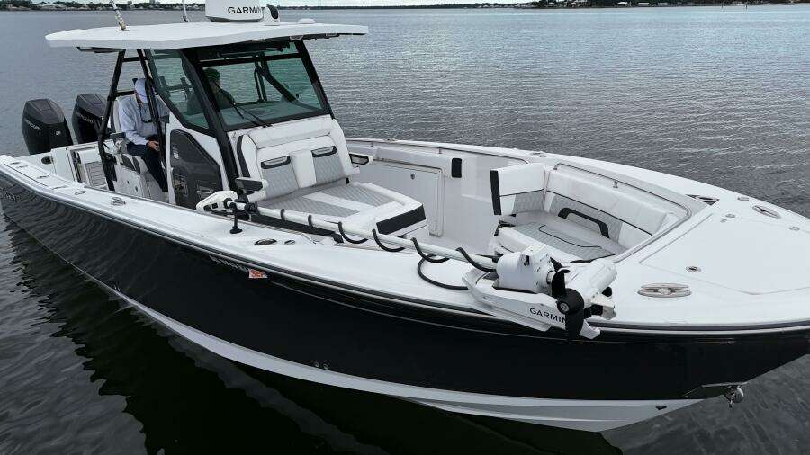 Blackfin 332 CC - Bow