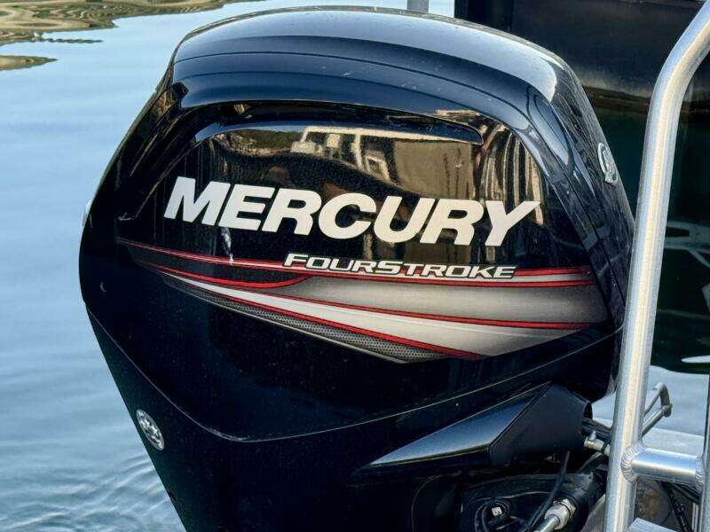 2019 Sun Tracker Fishin' Barge 20DLX