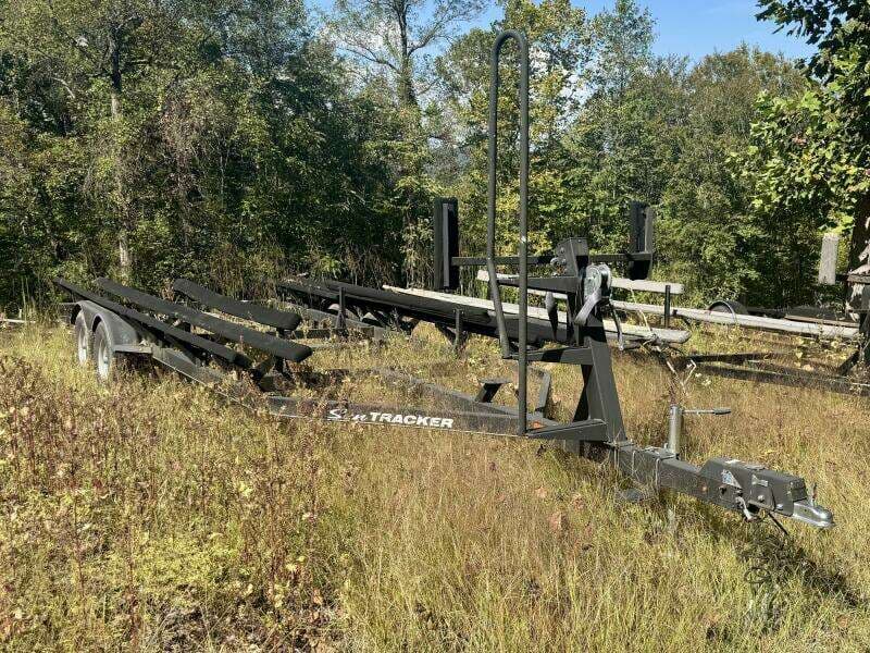 2019 Sun Tracker Fishin' Barge 20DLX