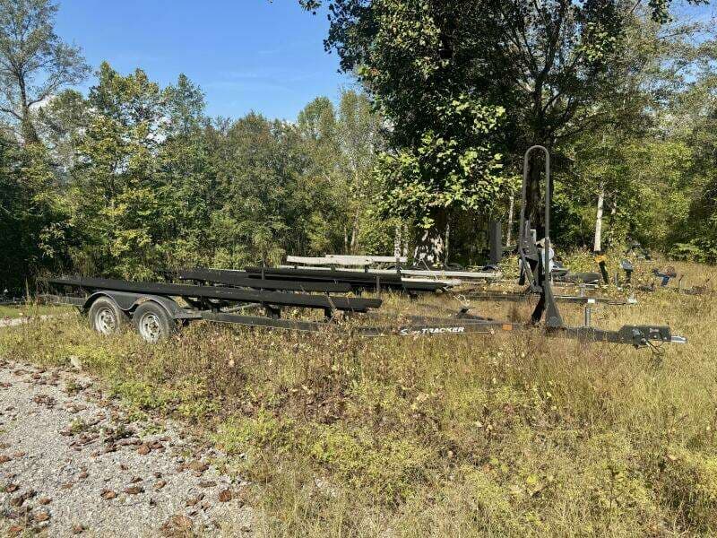 2019 Sun Tracker Fishin' Barge 20DLX