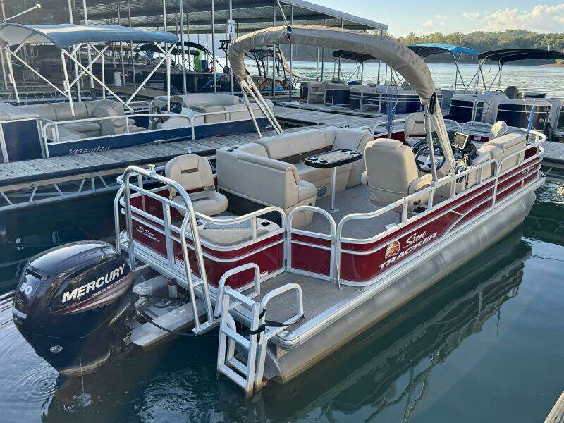 2019 Sun Tracker Fishin' Barge 20DLX