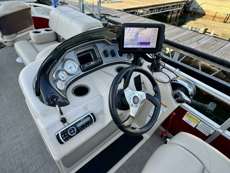 2019 Sun Tracker Fishin' Barge 20DLX