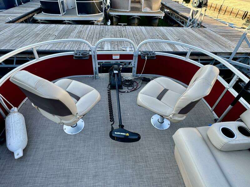 2019 Sun Tracker Fishin' Barge 20DLX