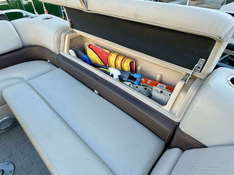 2019 Sun Tracker Fishin' Barge 20DLX