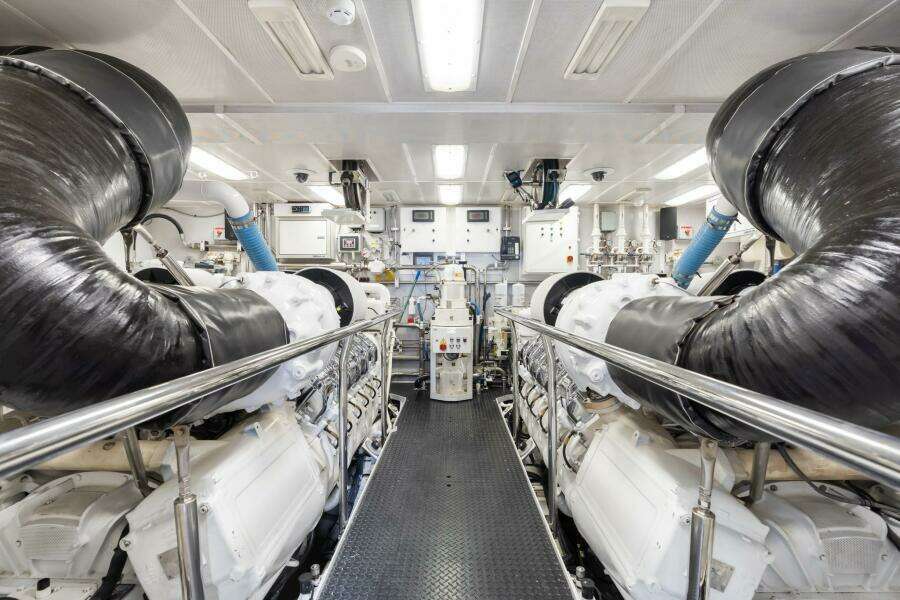 2010 Westport Superyacht