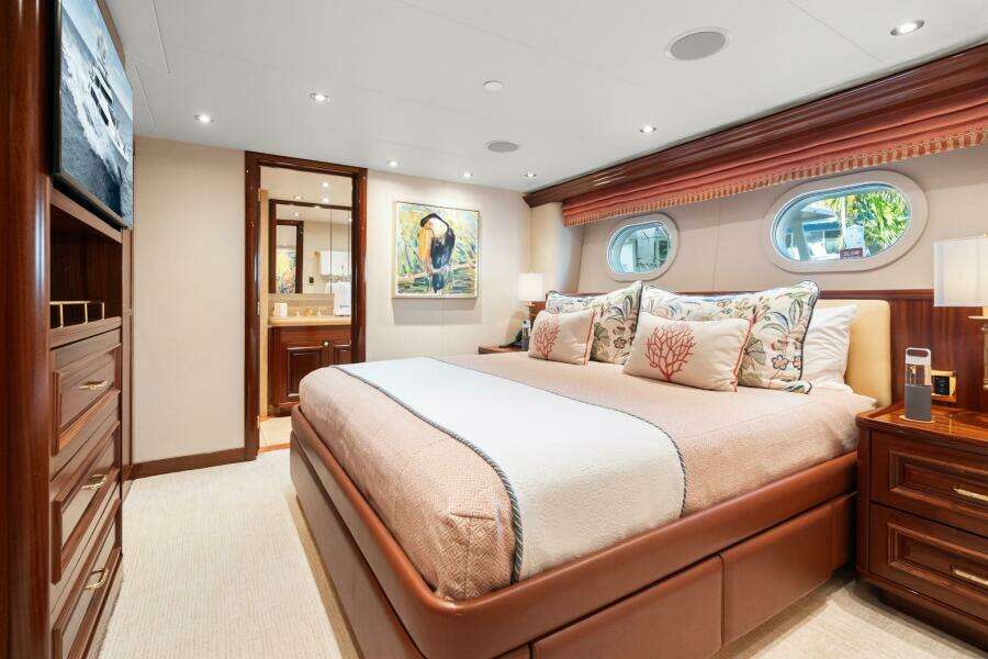 2010 Westport Superyacht