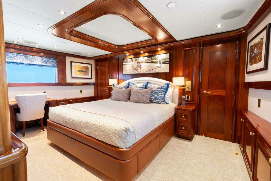 2010 Westport Superyacht