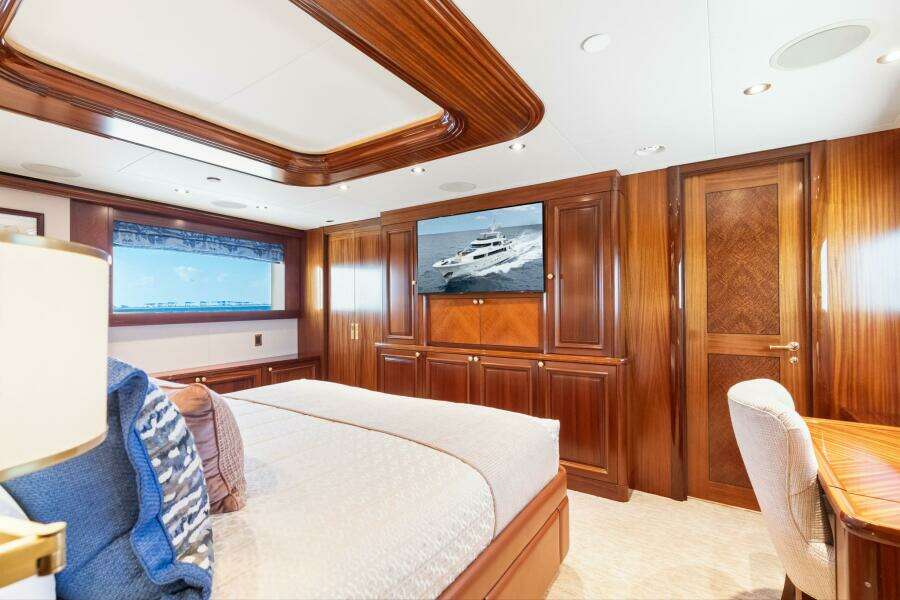 2010 Westport Superyacht